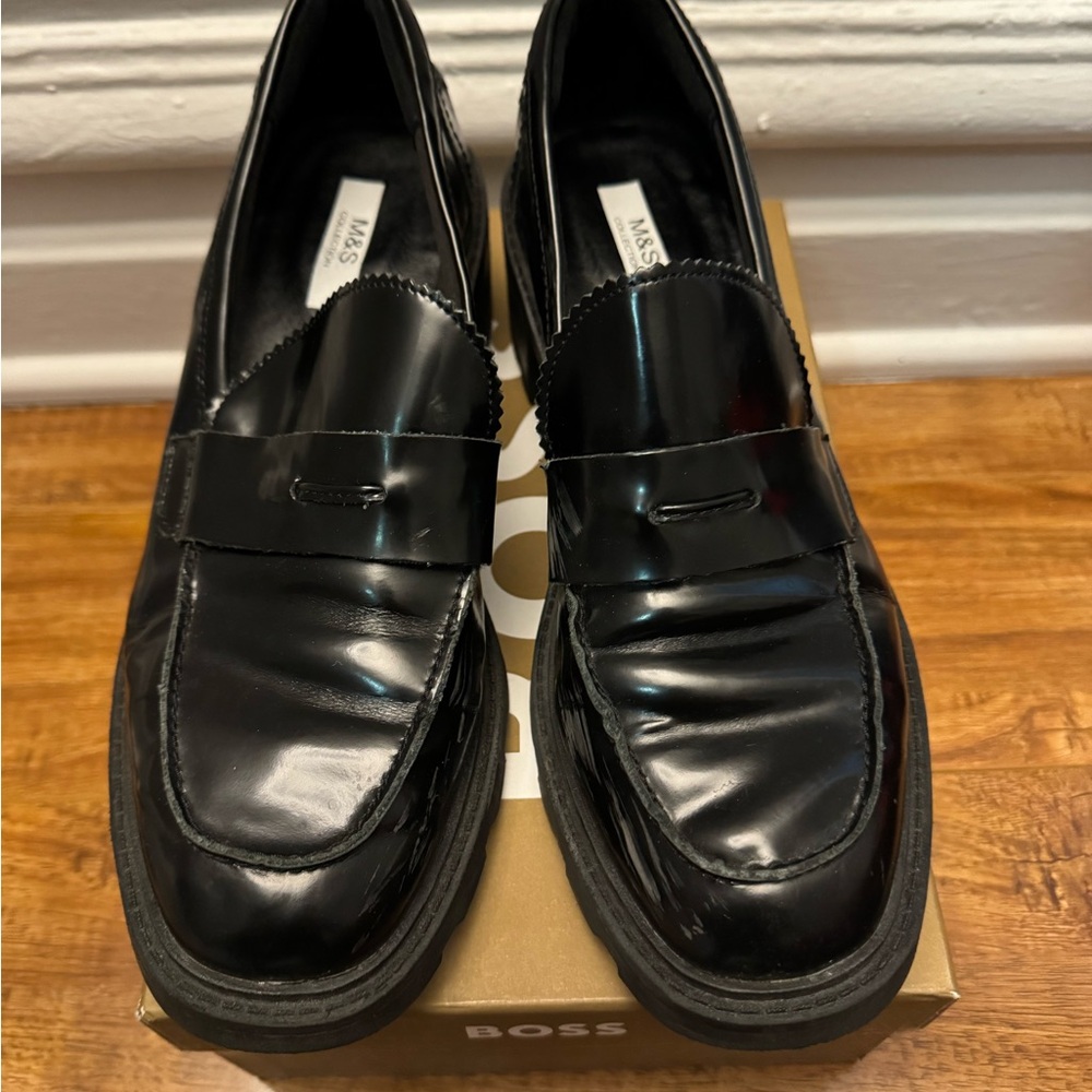 Classic Oxford shoes in leather